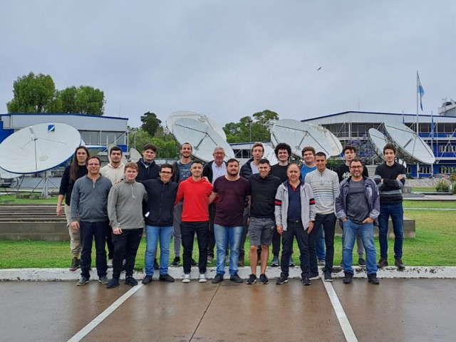 Estudiantes y docentes de Ingeniería Electrónica visitaron las instalaciones de Arsat